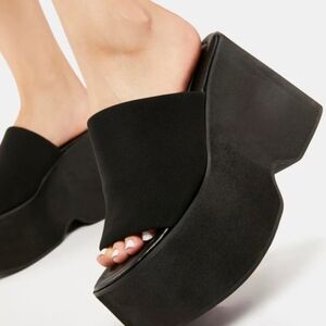 Steve Madden Slink Platform Sandals